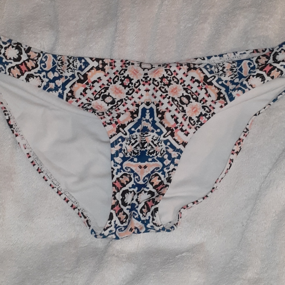 Bathing suit - Picture 2 of 3